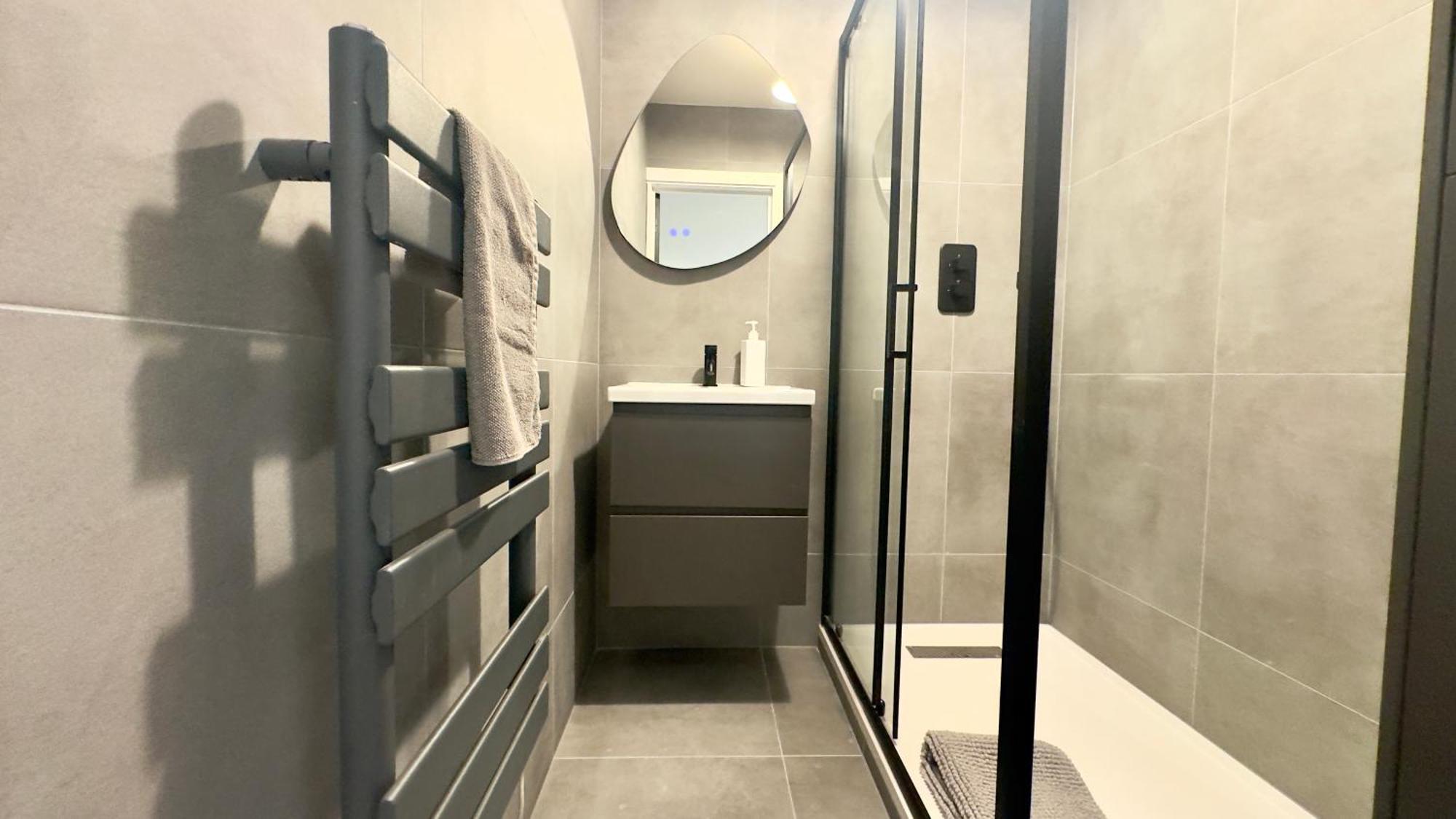 Luxury 2 Bedroom By Aljoori Appartement *